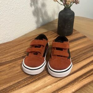 Toddler Vans Old Skool V size 2.5 🤎🖤
